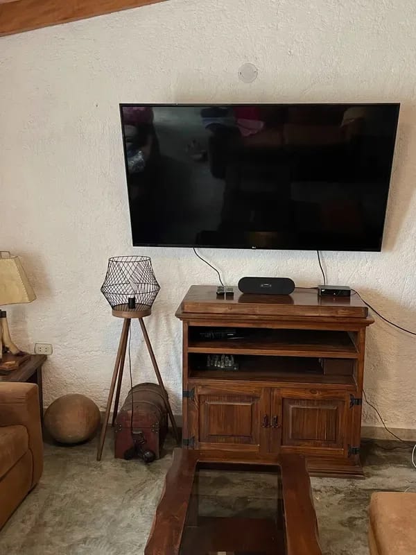 Dazzling 3BR with Private Pool & BBQ in La Cantuta