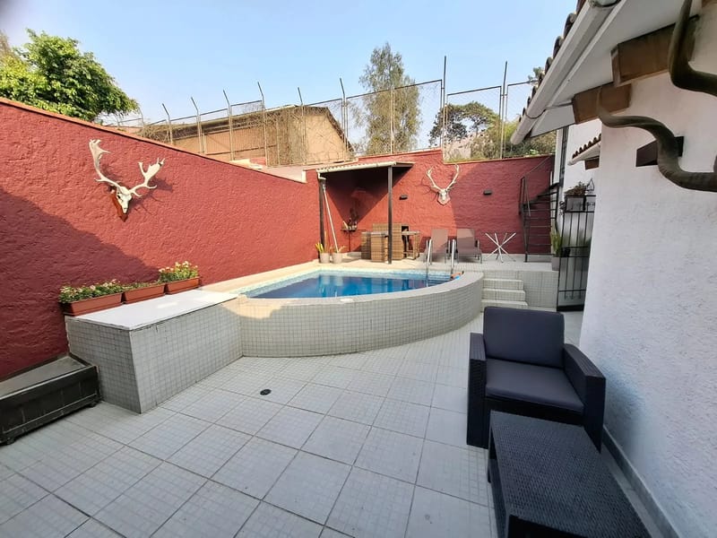 Dazzling 3BR with Private Pool & BBQ in La Cantuta