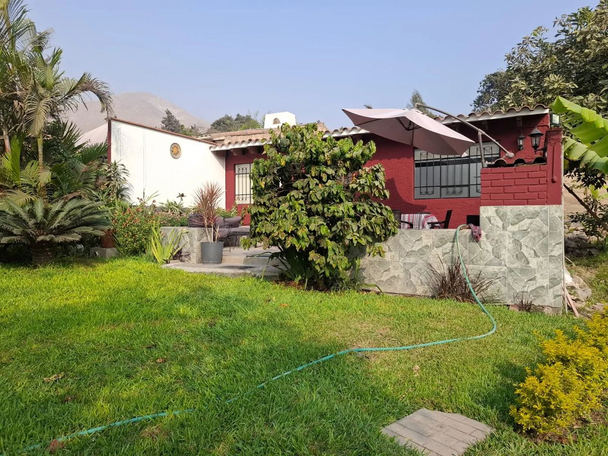 Dazzling 3BR with Private Pool & BBQ in La Cantuta