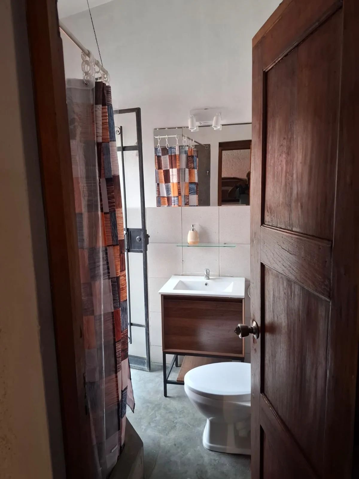 Dazzling 3BR with Private Pool & BBQ in La Cantuta
