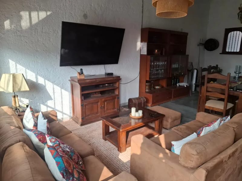 Dazzling 3BR with Private Pool & BBQ in La Cantuta