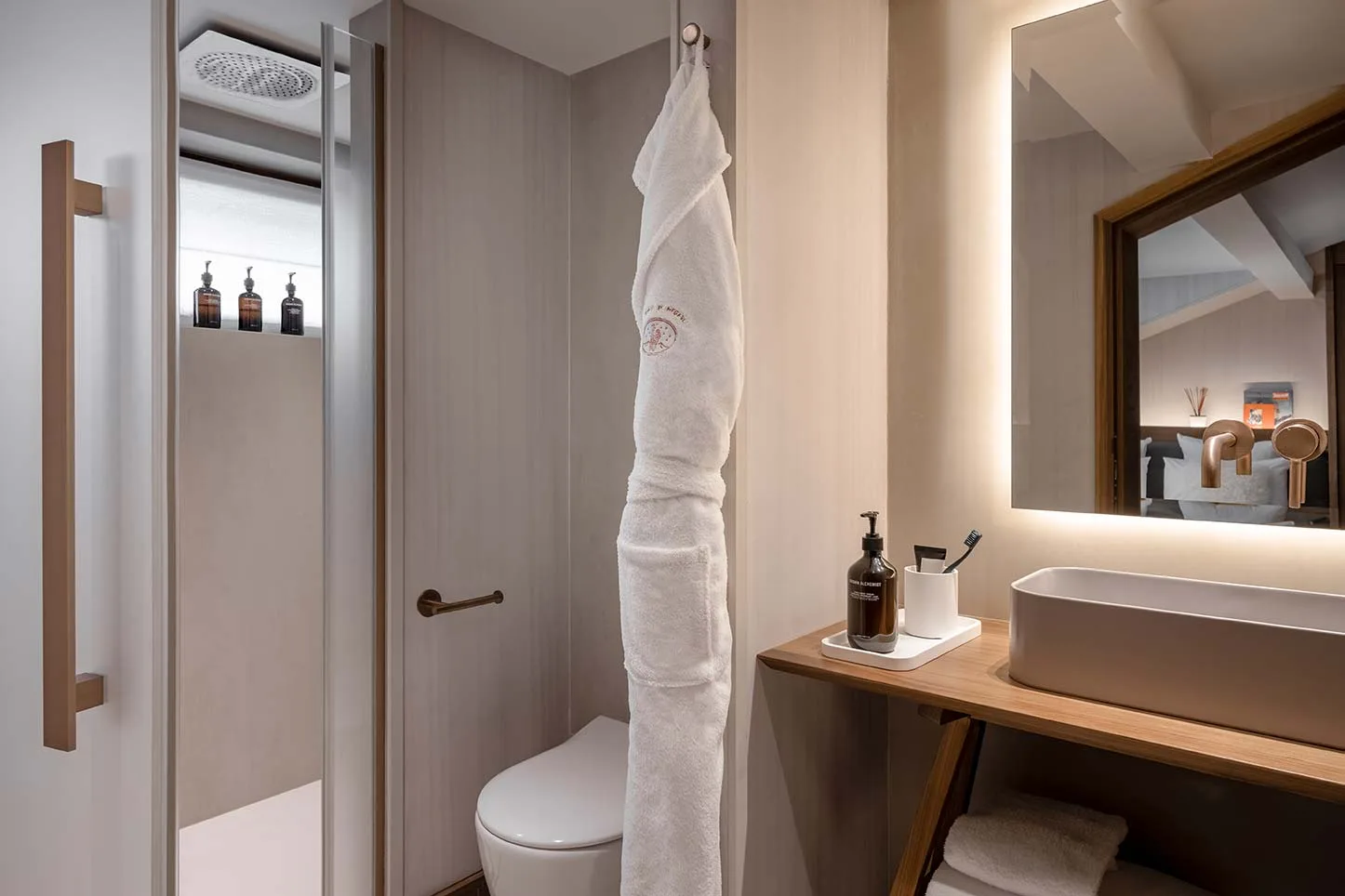 Cosy room bathroom