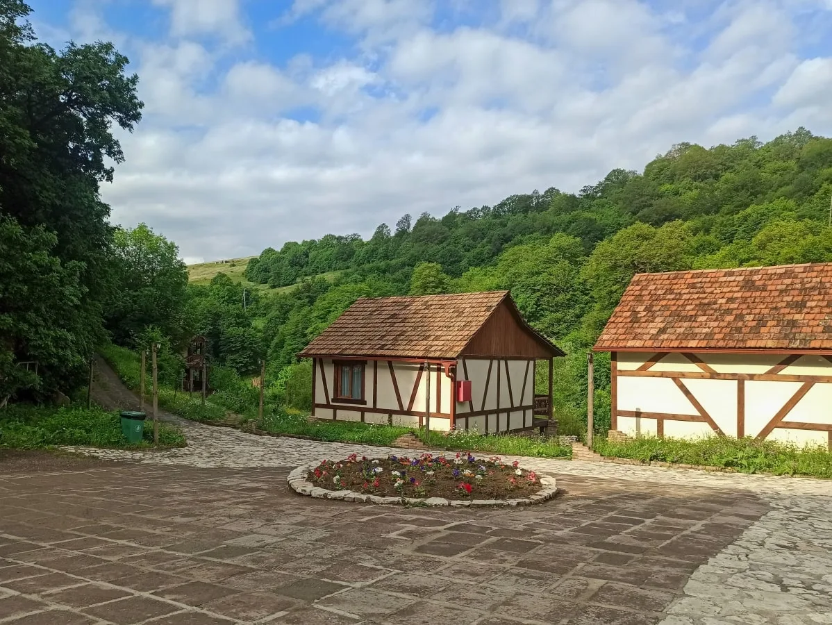 Cabañas en la plaza Ecokayan