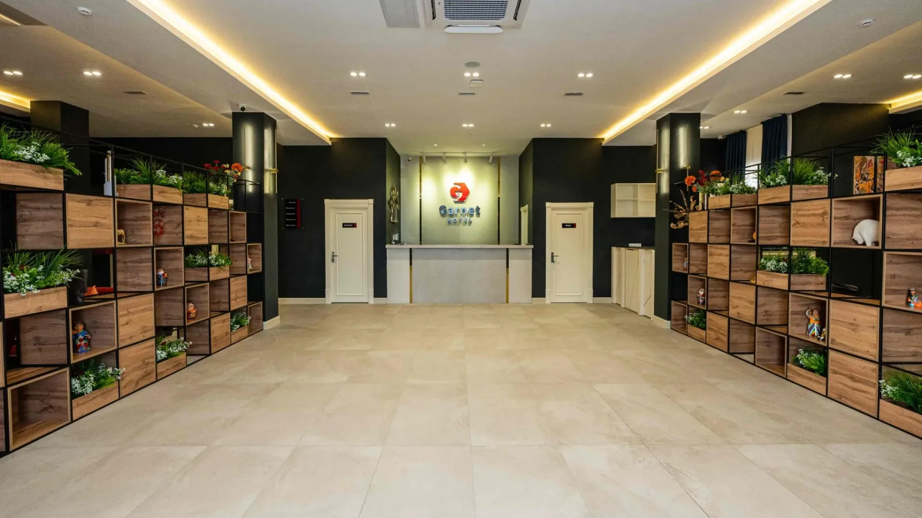 Garnet Mir Hotel
