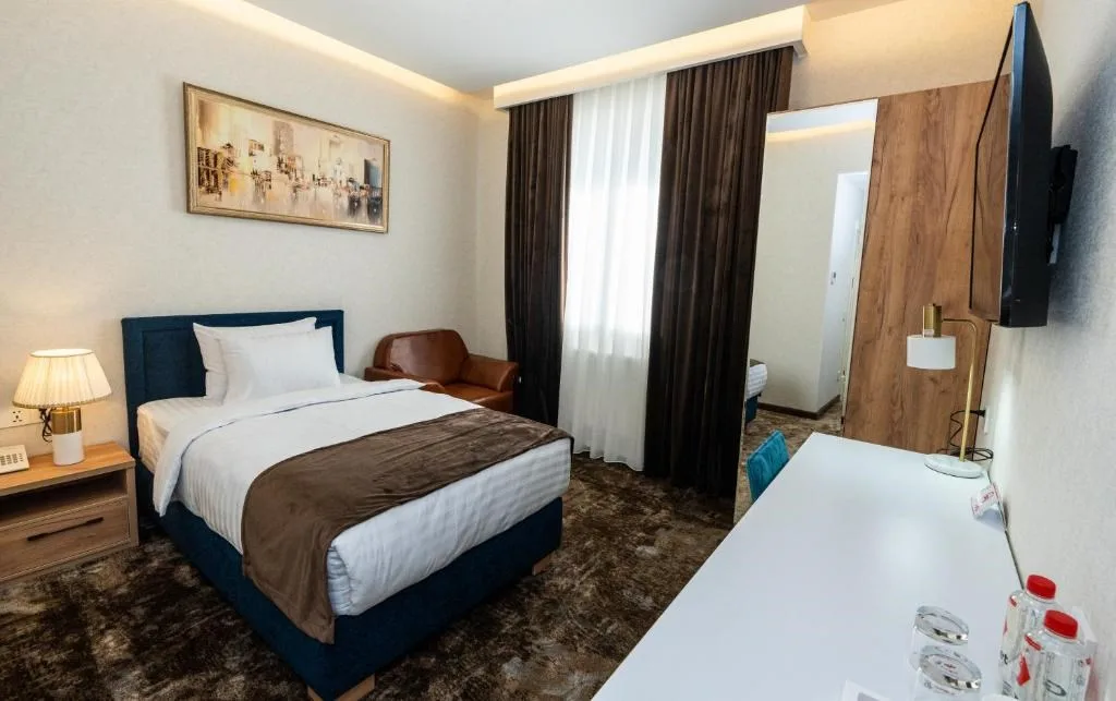 Garnet Mir Hotel