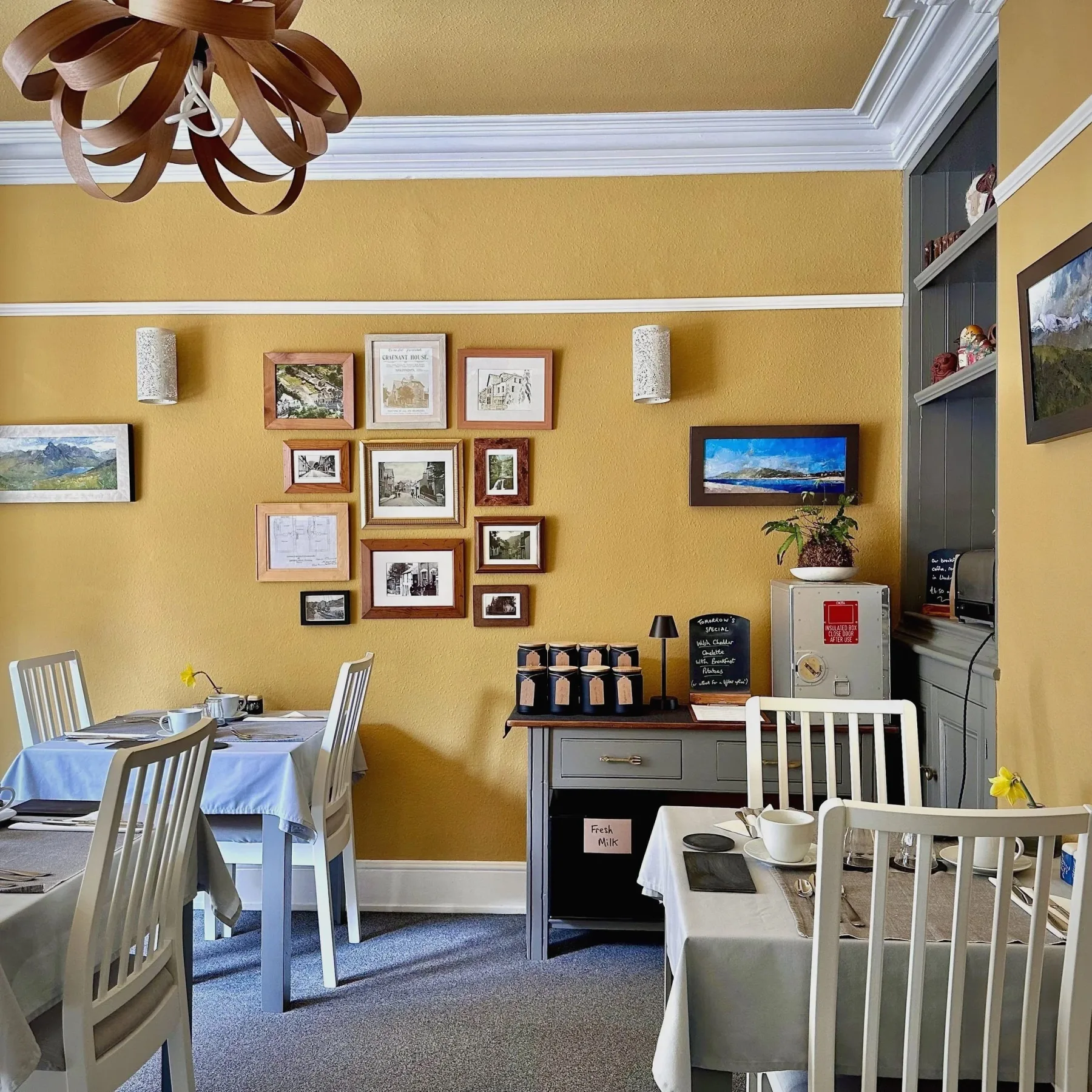 Comedor en la planta baja donde se sirve el desayuno