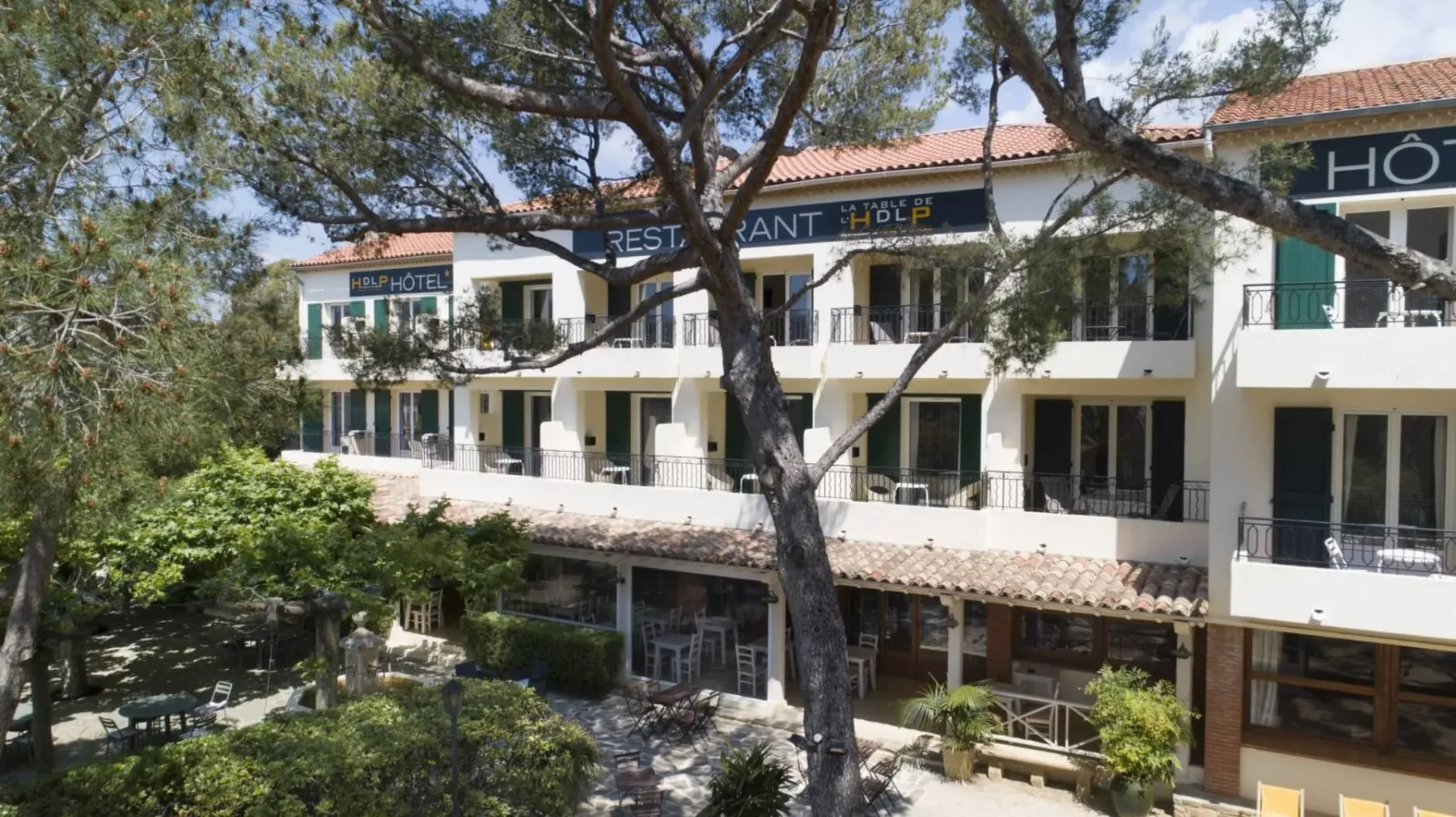 Saison 2024 l'HDLP Hôtel de Bormes Les Mimosas est ouvert du 1er avril jusqu'au 31 octobre 2023