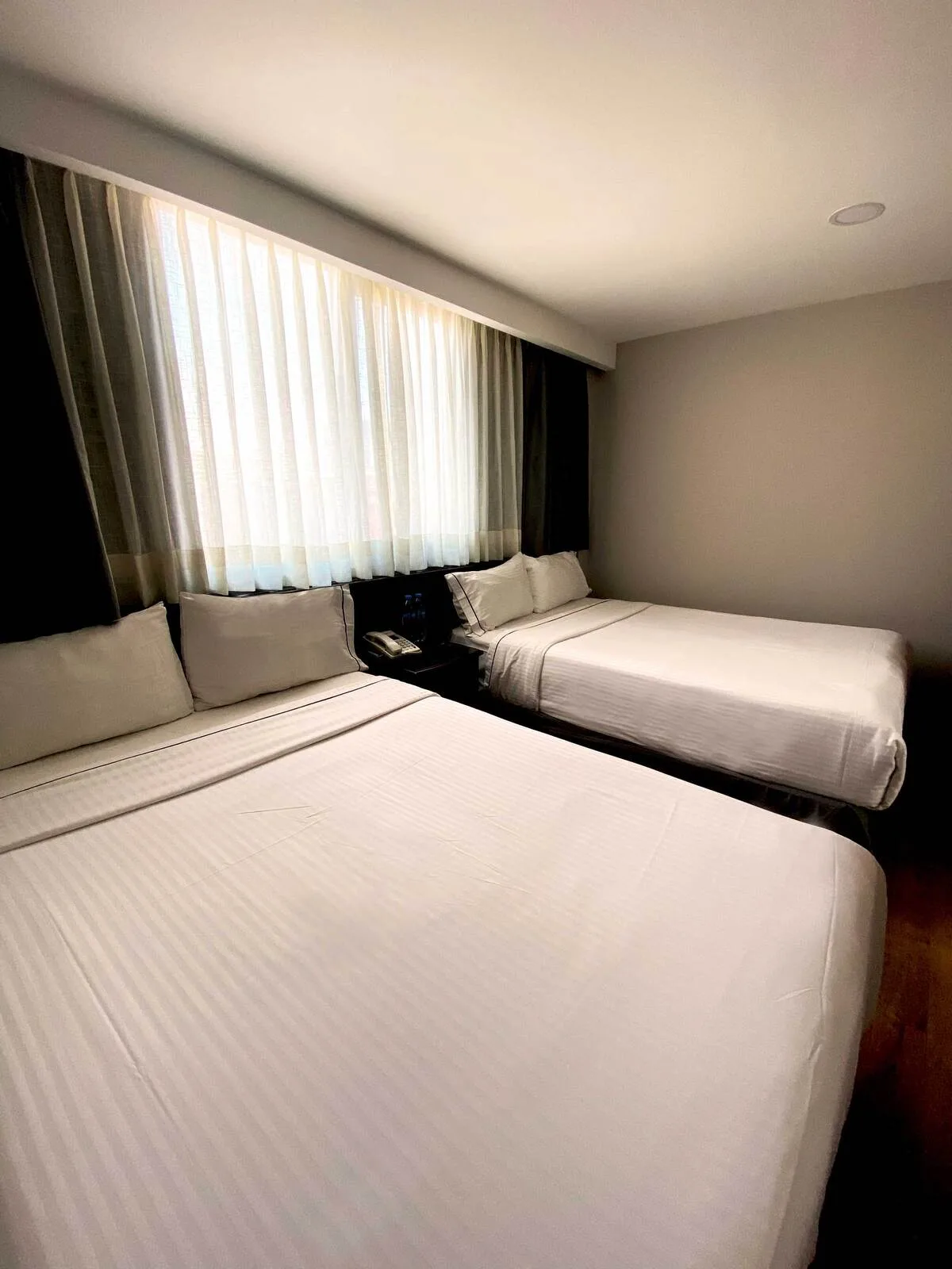 Deluxe room with two double beds and city view