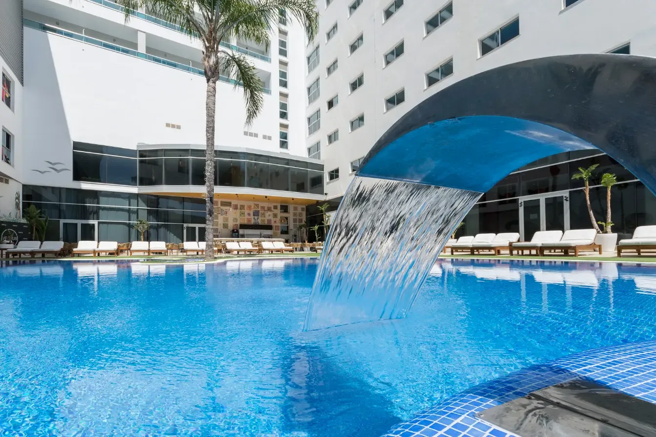 Piscina del hotel