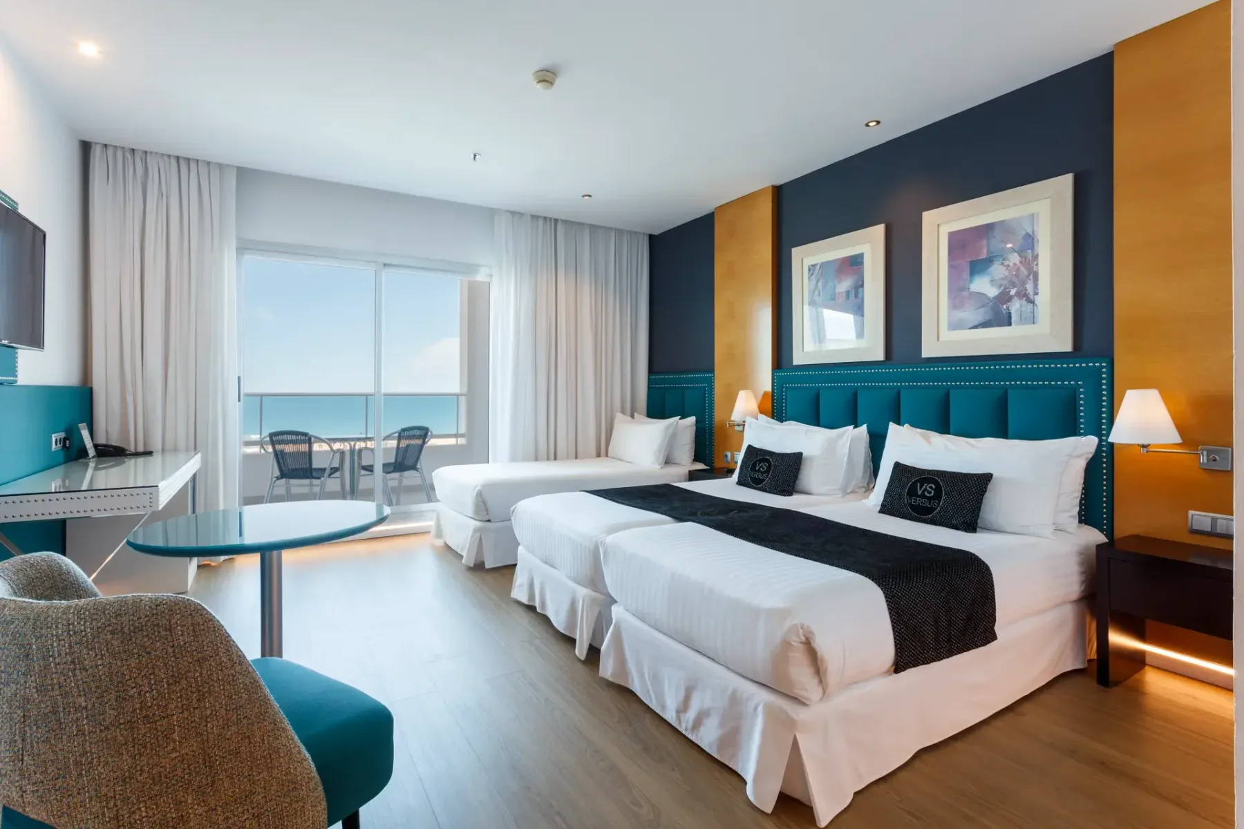 Habitación triple con vistas al mar