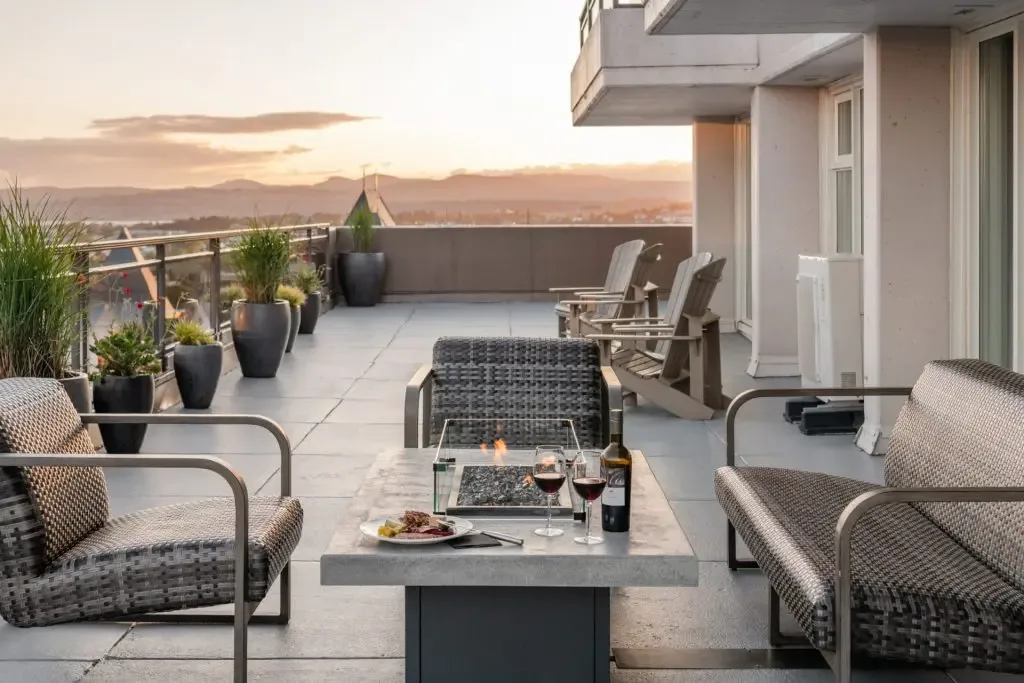 Chateau Victoria Hotel Executive Penthouse Suites Patio