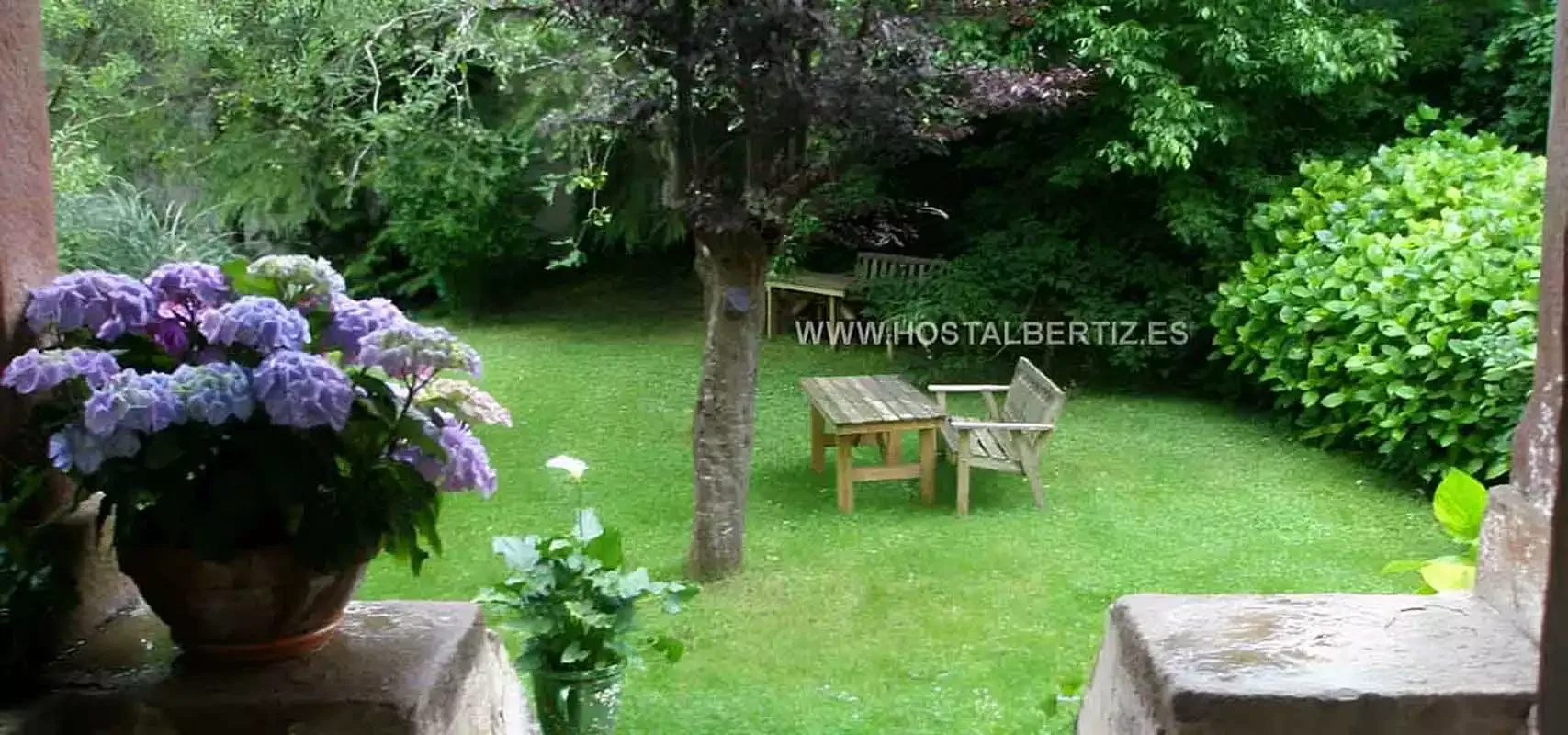 Hostal Bertiz garden