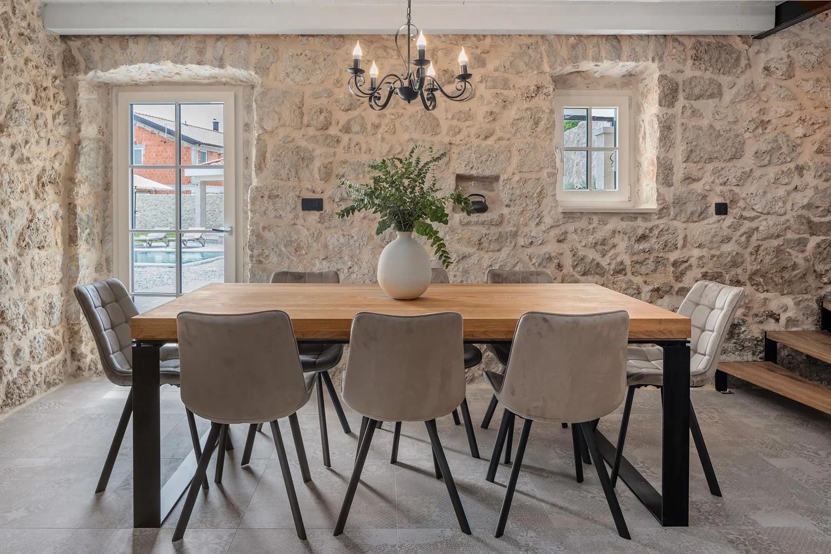 Stone House Mara with 4 bedrooms, 3 bathrooms, PS5, Table tennis, Summer kitchen, 51sqm private pool