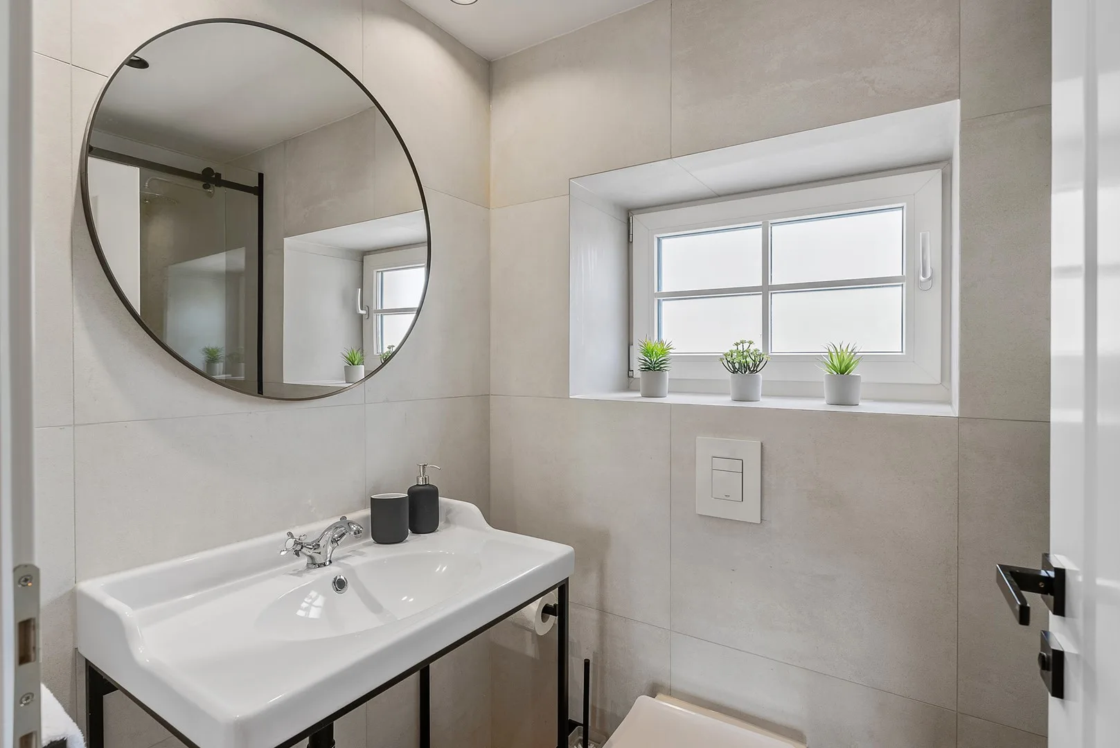 Bedrooms No. 1 and No. 2 share a stylish family bathroom with a refreshing shower.