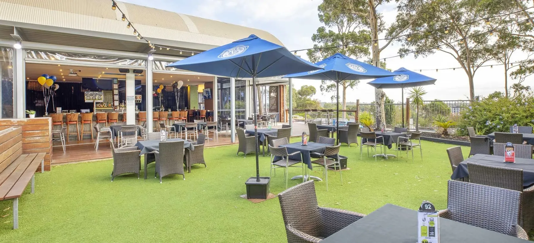 Terraza cervecera del Shoppingtown Hotel