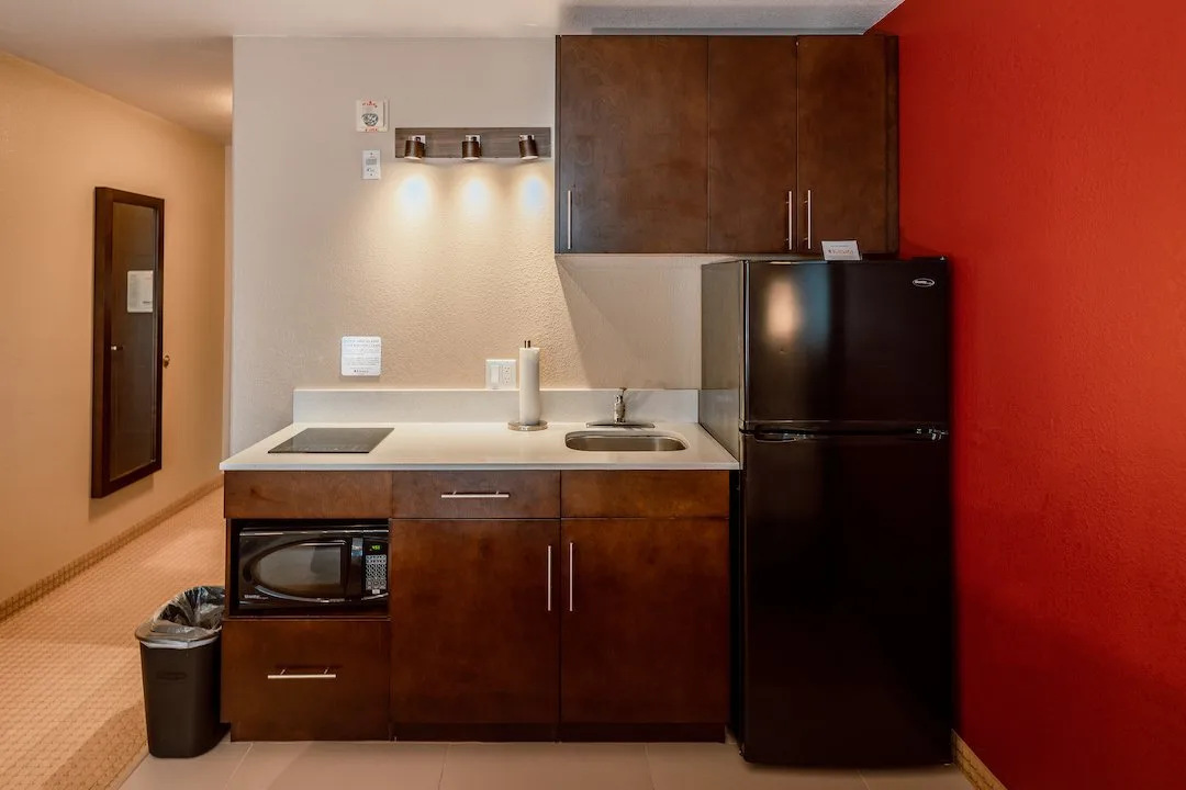 King room with kitchen