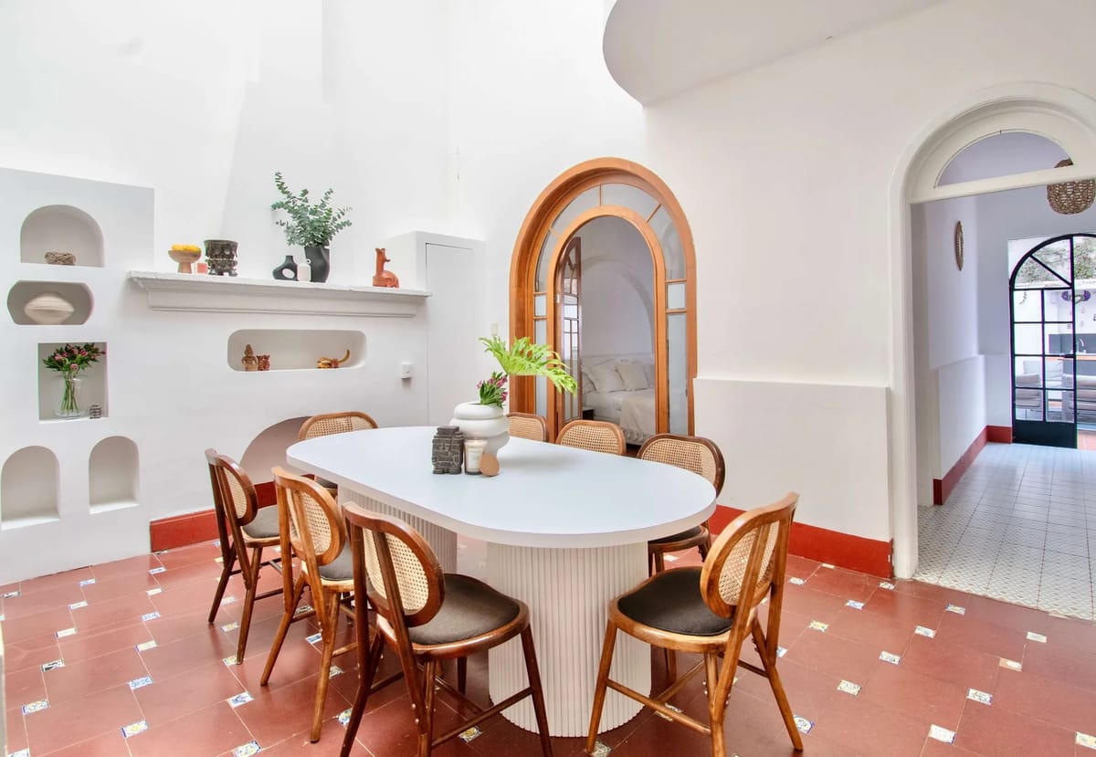 Bright 6BR House w/ Private Terrace