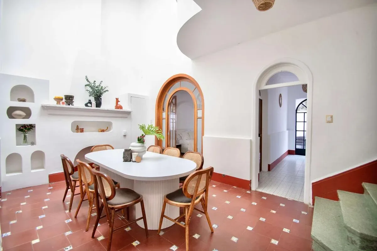 Bright 6BR House w/ Private Terrace