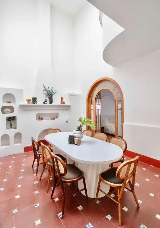 Bright 6BR House w/ Private Terrace