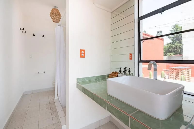 Bright 6BR House w/ Private Terrace
