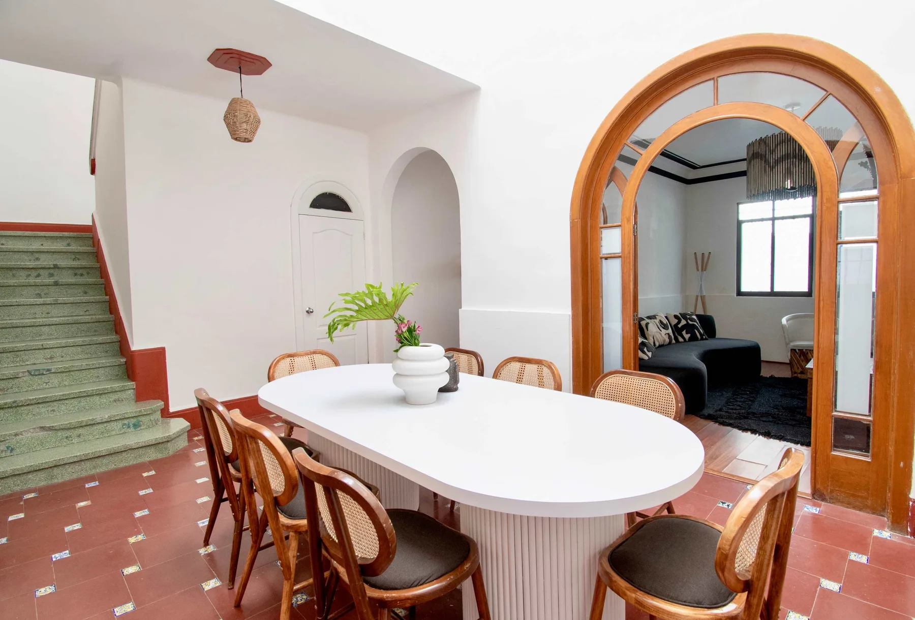 Bright 6BR House w/ Private Terrace