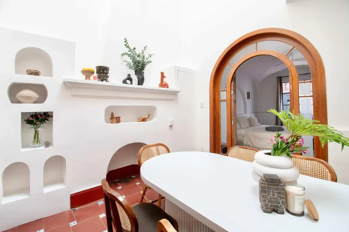 Bright 6BR House w/ Private Terrace
