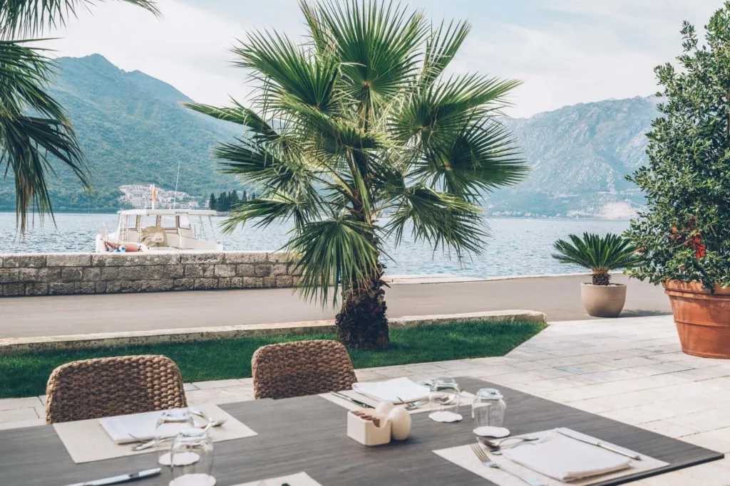 Restaurante Piazza junto al agua