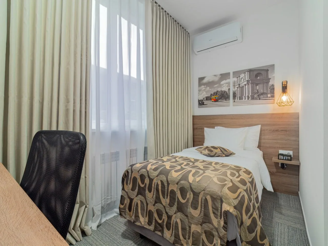 Single Economy room