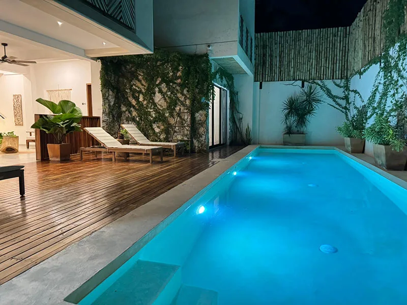 Piscina de noche