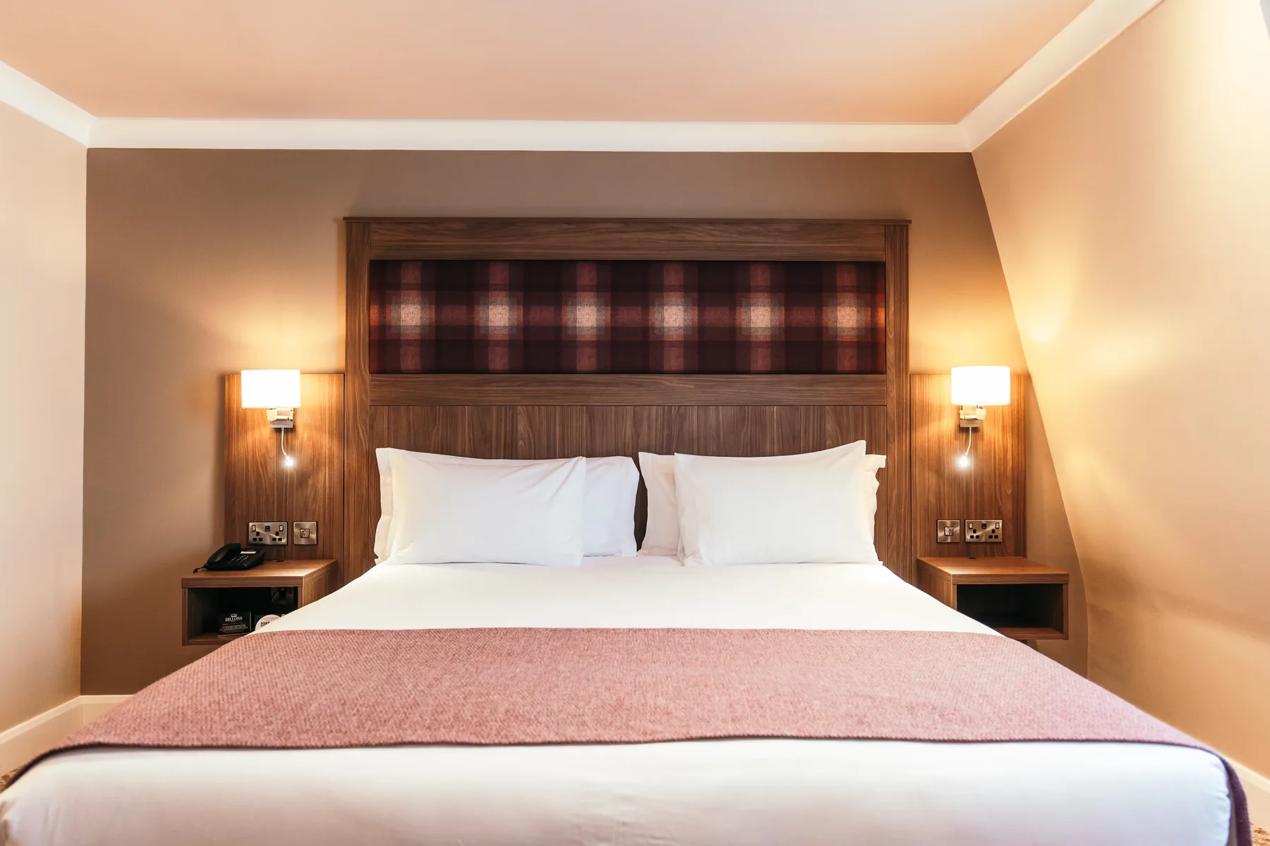 Foto del establecimiento Dillons Hotel