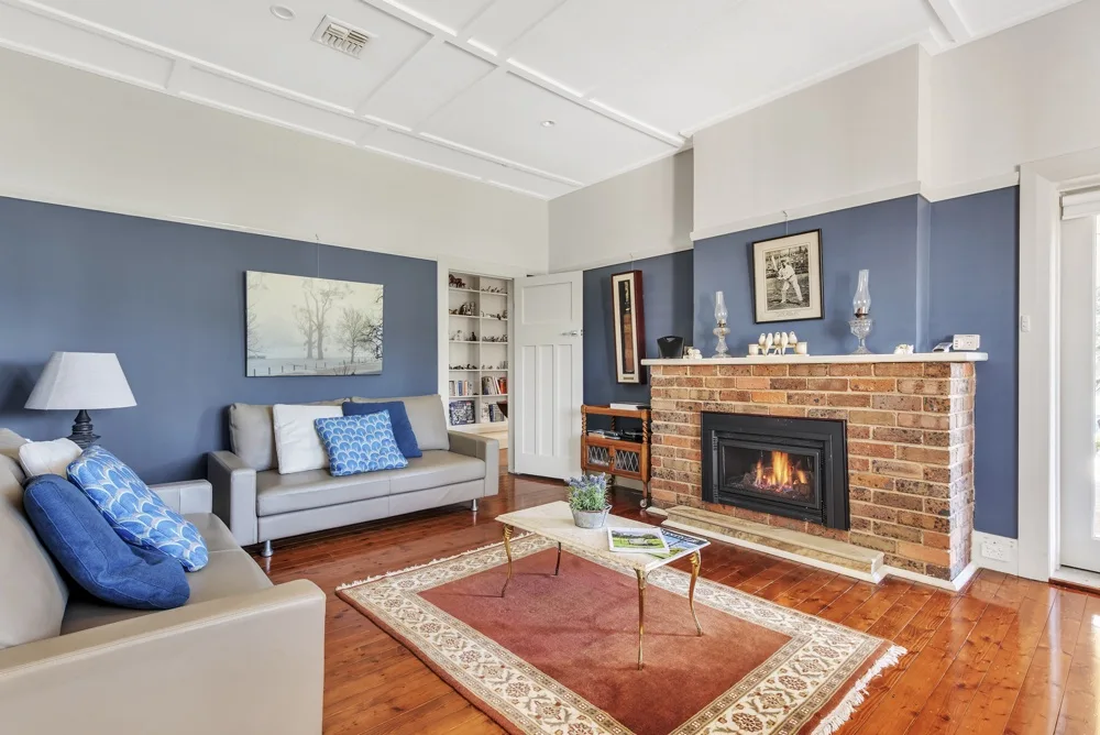 Segunda sala de estar con chimenea