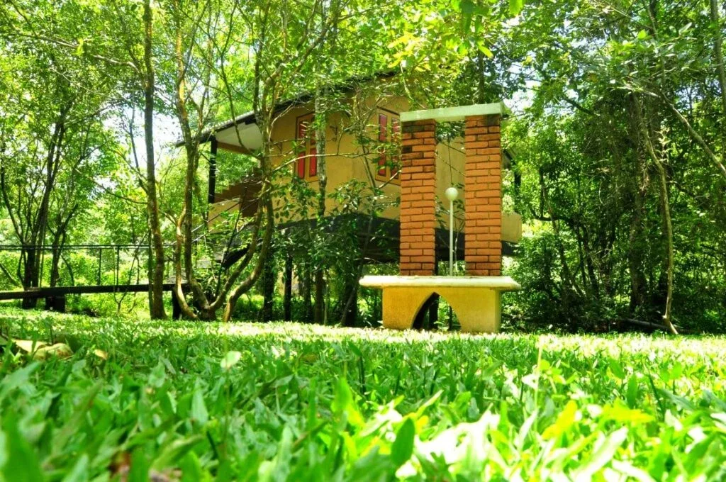 Jardines exuberantes en Ambalama Leisure Lounge