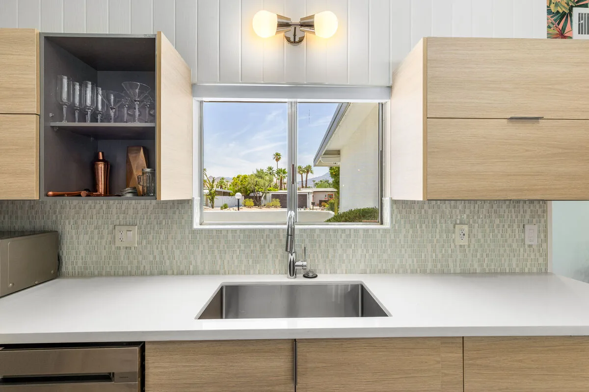 The Modernist Retreat
