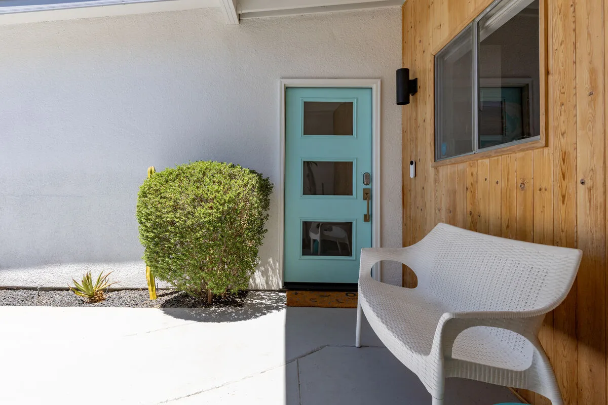 The Modernist Retreat