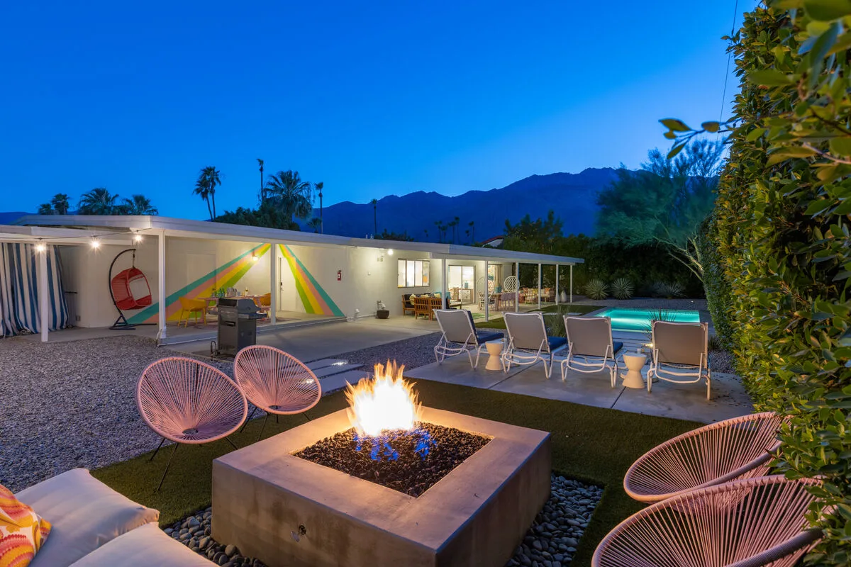 The Modernist Retreat