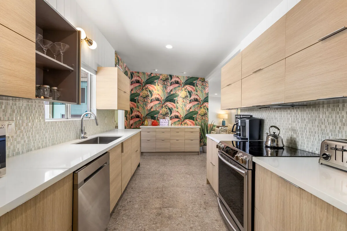 The Modernist Retreat