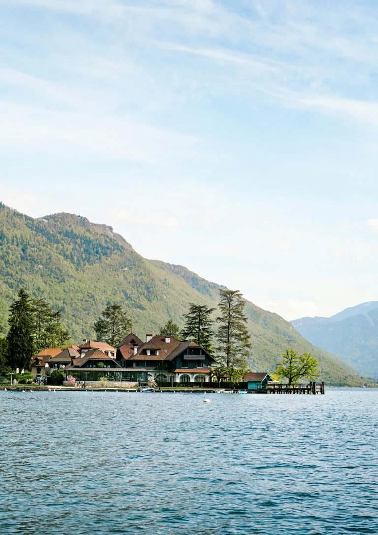 Auberge du Père Bise hotel beside Lake Annecy