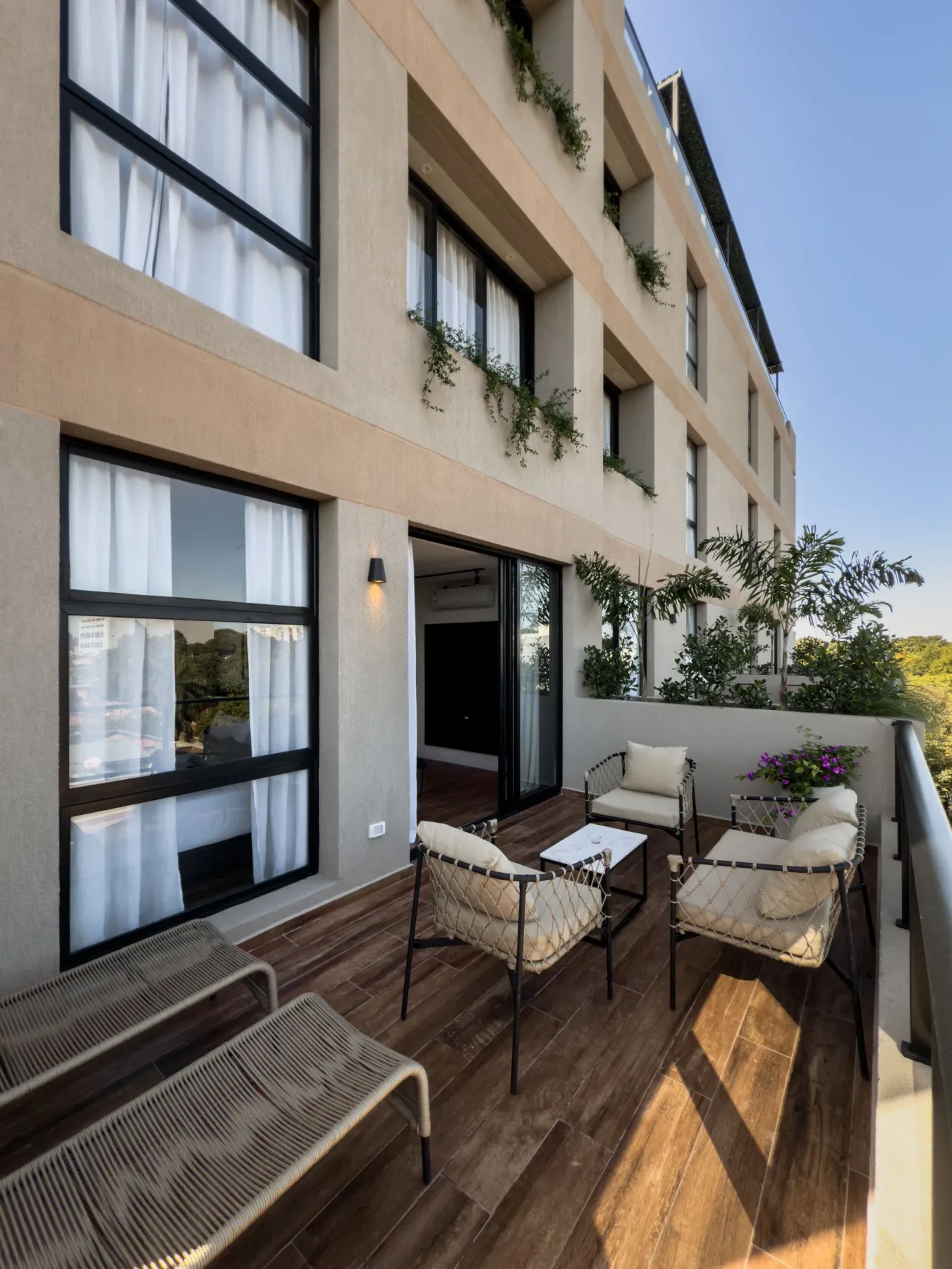 Suite premium triple con balcón