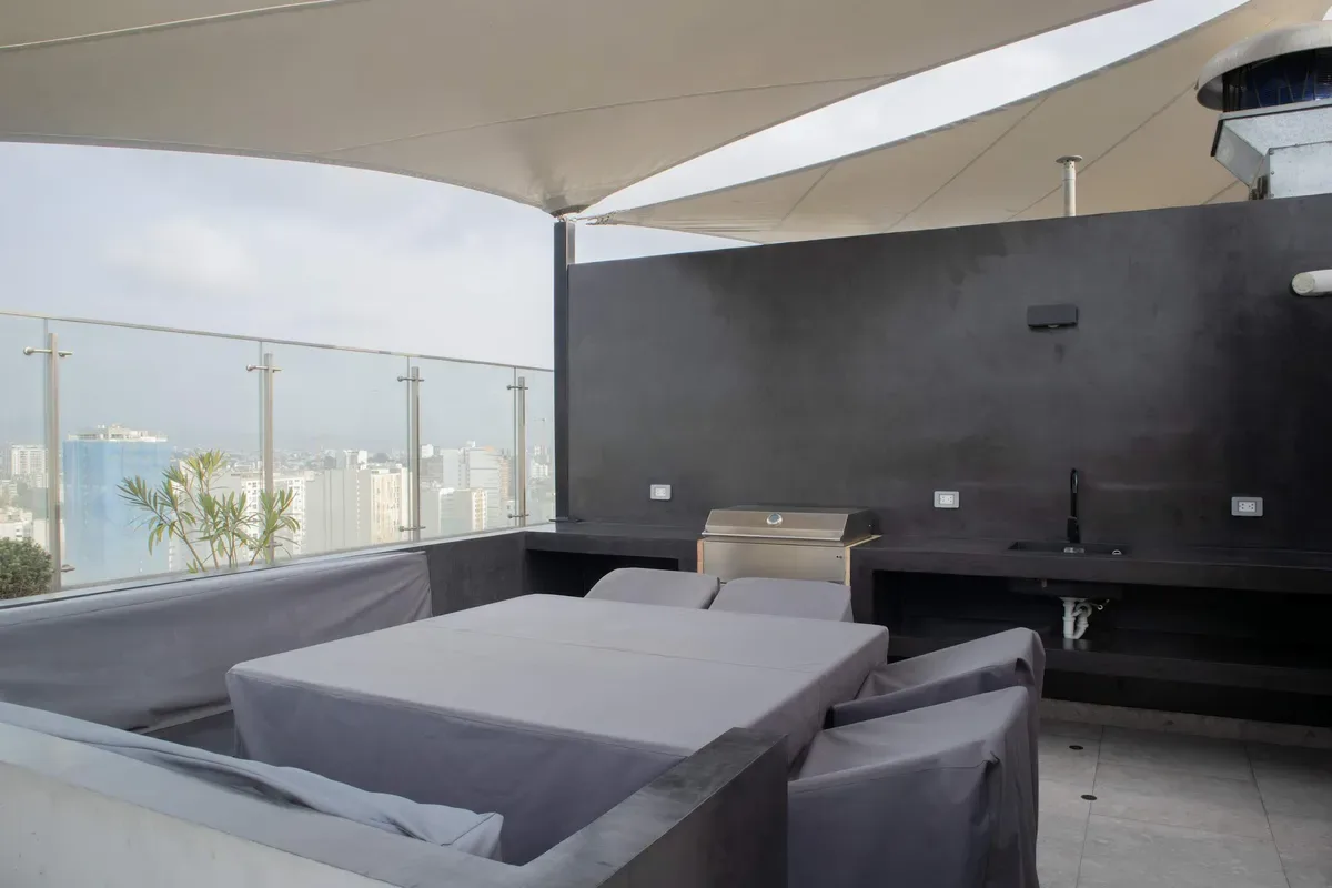Deluxe 2BR w/ Perfect Balcony in Miraflores