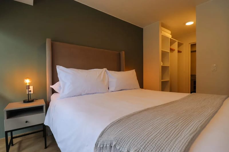 Deluxe 2BR w/ Perfect Balcony in Miraflores