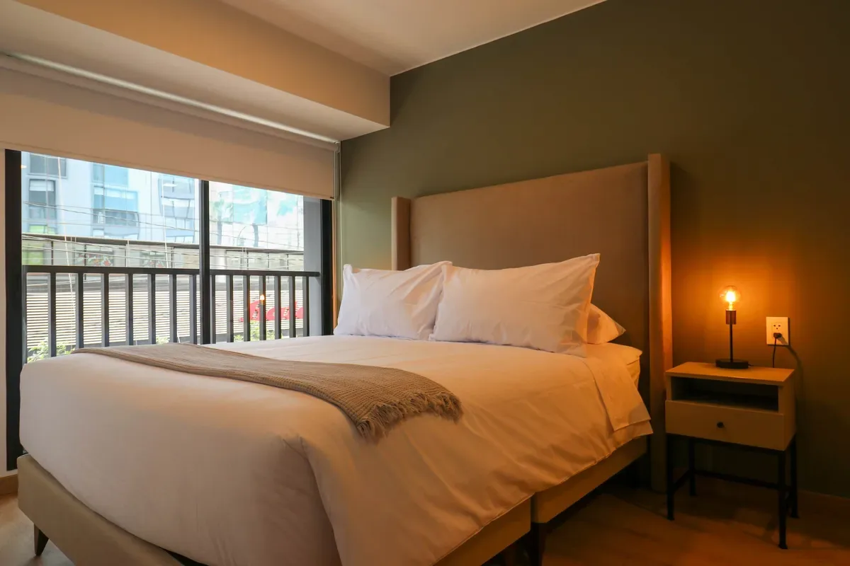 Deluxe 2BR w/ Perfect Balcony in Miraflores