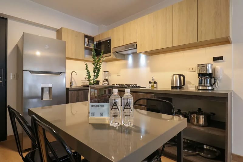 Deluxe 2BR w/ Perfect Balcony in Miraflores