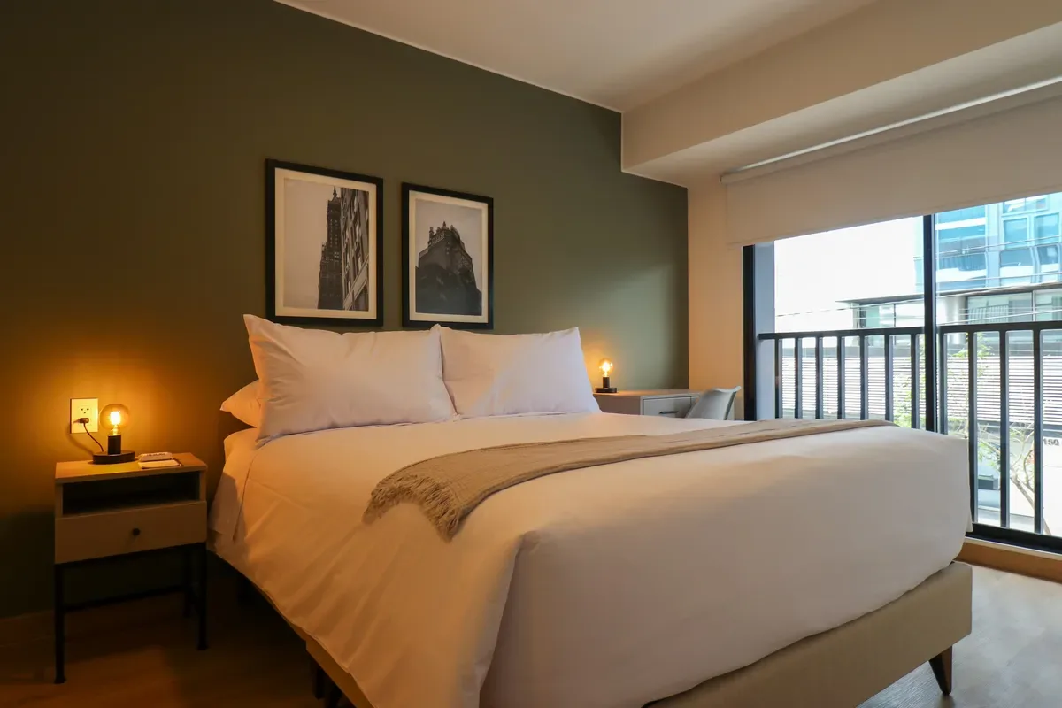 Deluxe 2BR w/ Perfect Balcony in Miraflores