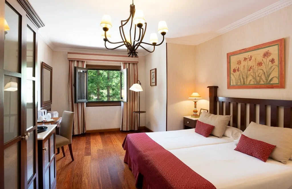 Habitación doble estándar con vistas a la montaña