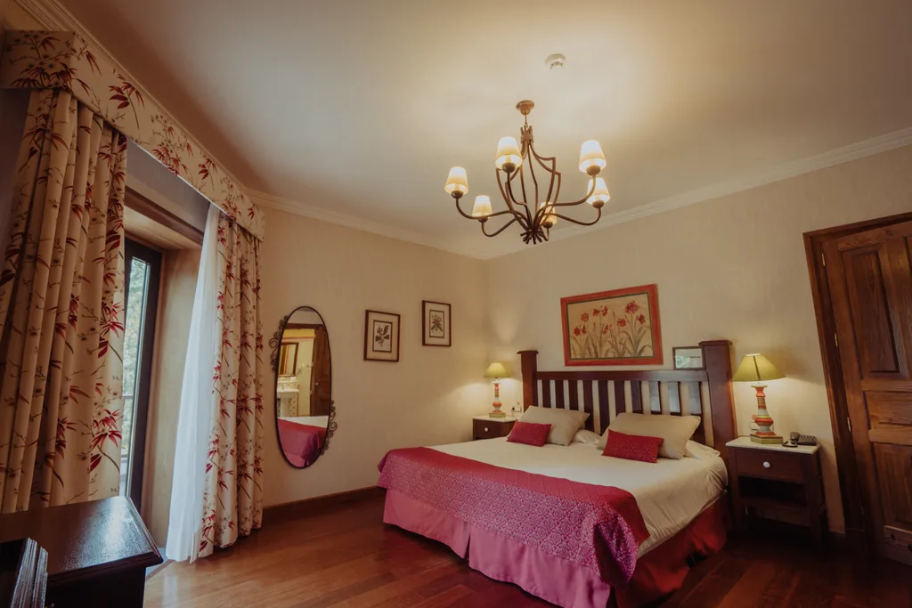 Suite con bañera de hidromasaje y terraza