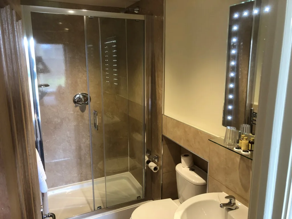 Classic Double Room En-suite with shower - Park View