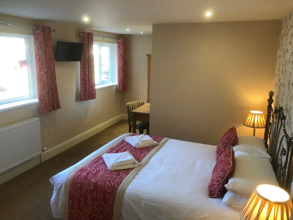 King En-suite with shower Mountain View
