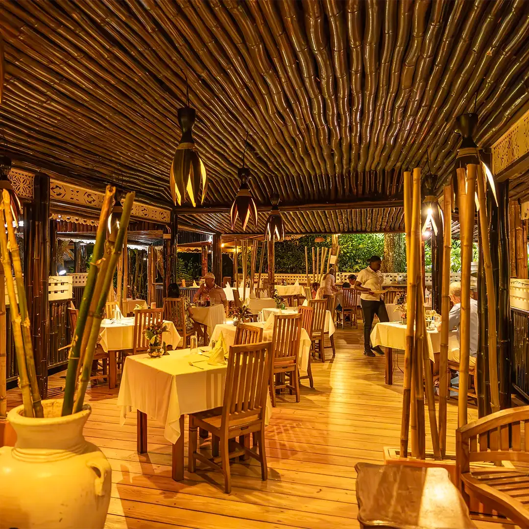 Imagen destacada del restaurante y la cocina de la isla