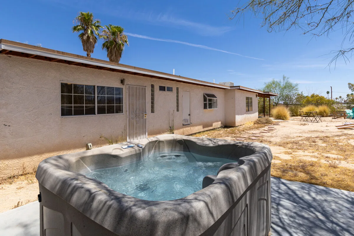 Hollywood Oasis