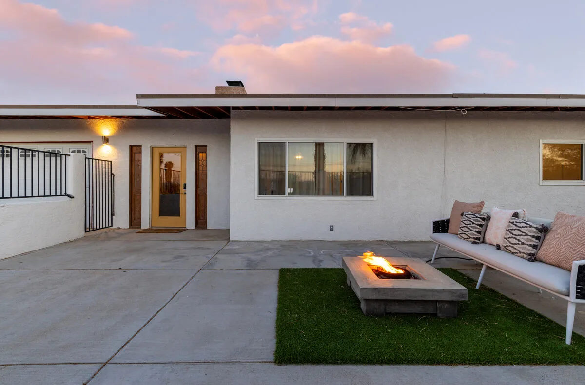 Hollywood Oasis